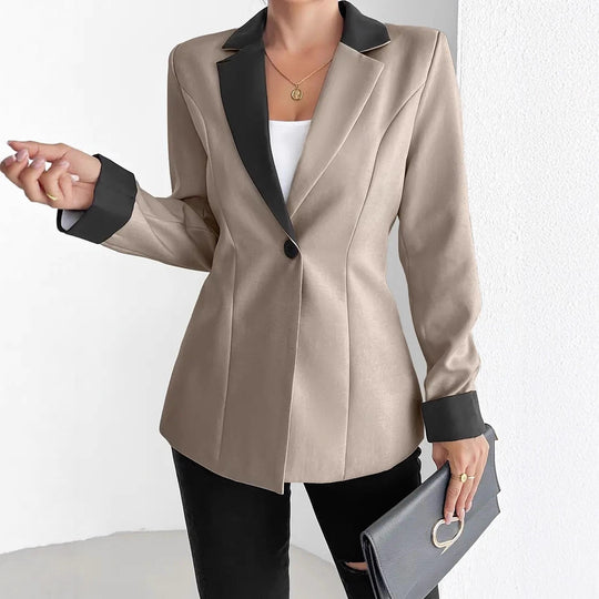 Damen Blazer mit eleganter Satin-Oberfläche und kontrastierenden Besätzen EB
