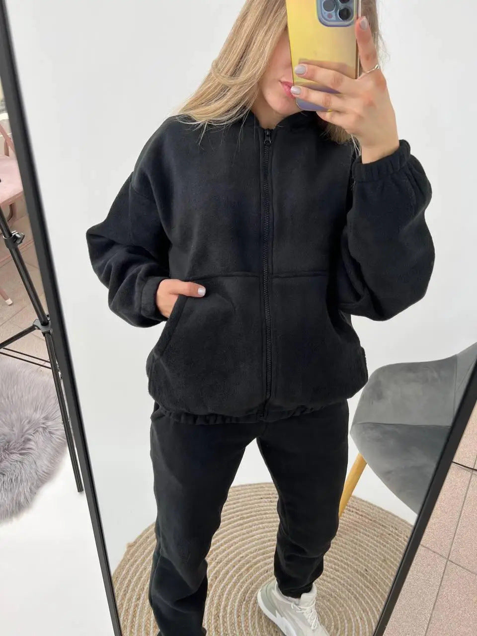 Damen sportliches Fleece-Set mit hohem Kragen und seitlichen Taschen EB
