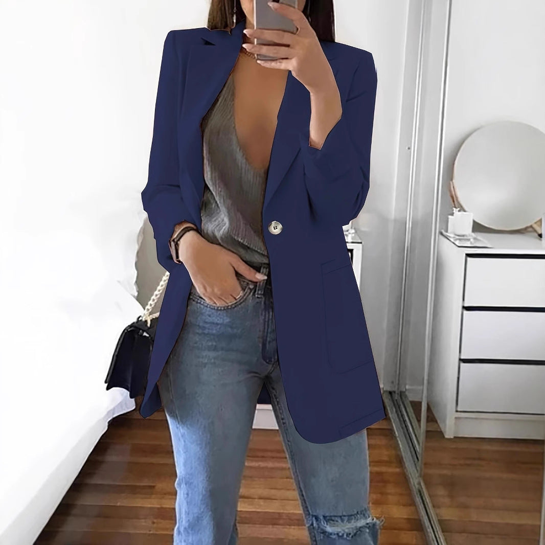 DamenStylische Blazerjacke mit glänzenden Knopfdetails und großzügigen Taschen EB