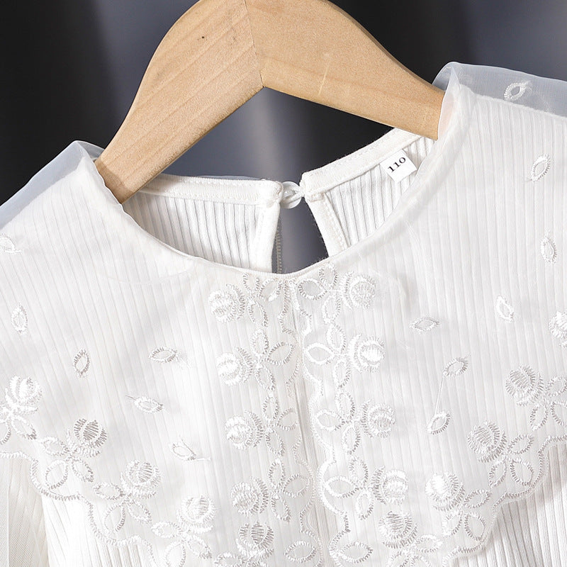 Mädchen Bluse mit transparenten Puffärmeln und floralem Spitzenbesatz EB