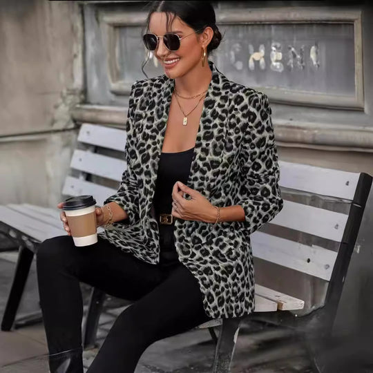 Damen Blazer im trendigen Animal-Print mit elegantem Revers und praktischen Taschen EB