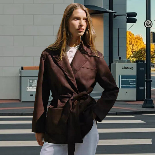 Damen modische Kunstlederjacke mit Taillengürtel und praktischen Taschen EB