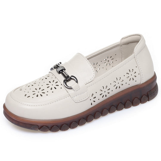 Damen Bequeme Mokassins mit luftiger Perforation und modischem Schmuckdetail EB