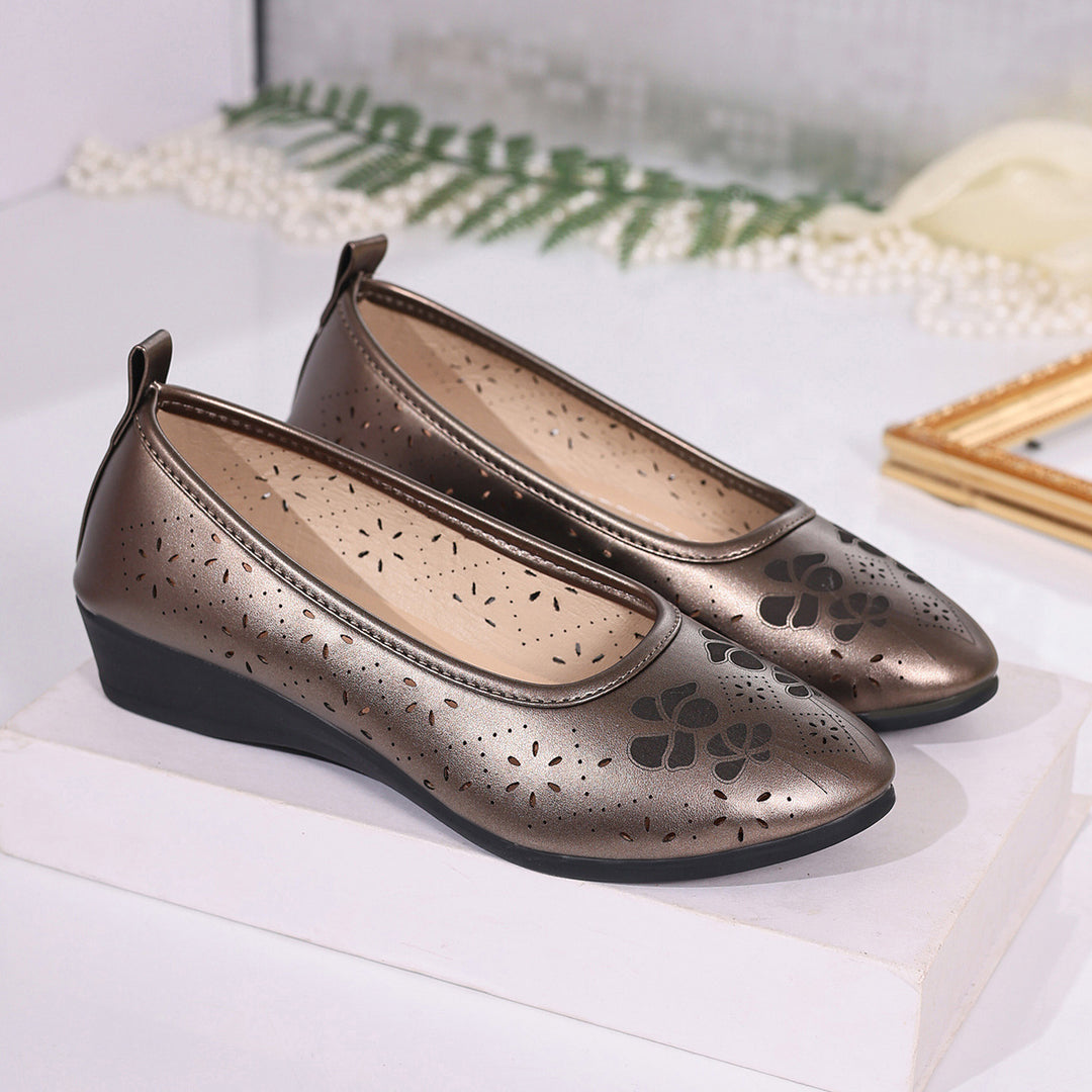 Damen Ballerina-Schuhe mit filigranem Lochmuster und rutschfester Sohle EB