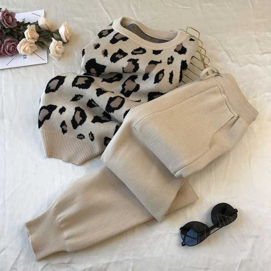 Damen stylisches Freizeitstrickset mit hohem Kragen EB