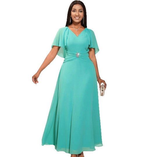 Damen elegantes Maxi-Kleid mit schickem Faltendesign und glamouröser Brosche EB