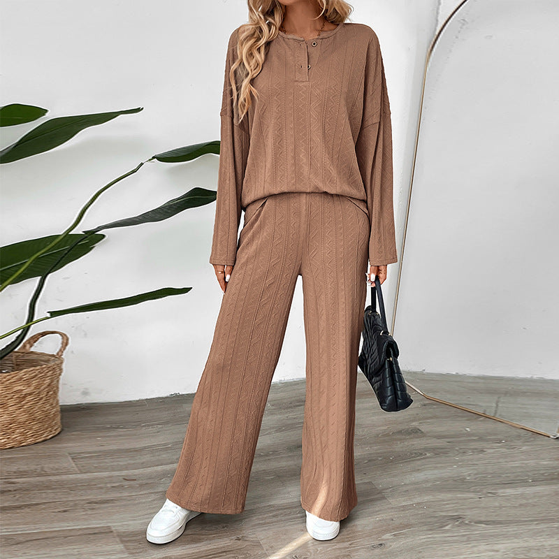 Damen Gemütliches Strickset mit weitem Bein und Knopfleiste EB