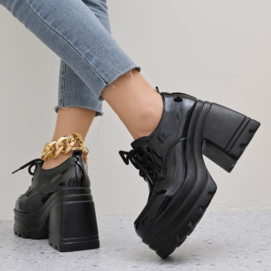 Damen Plateau-Oxfords mit robustem Profil und glänzendem Finish EB