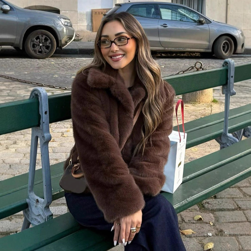 Damen gemütliche und stylische Kurzjacke aus Kunstfell EB