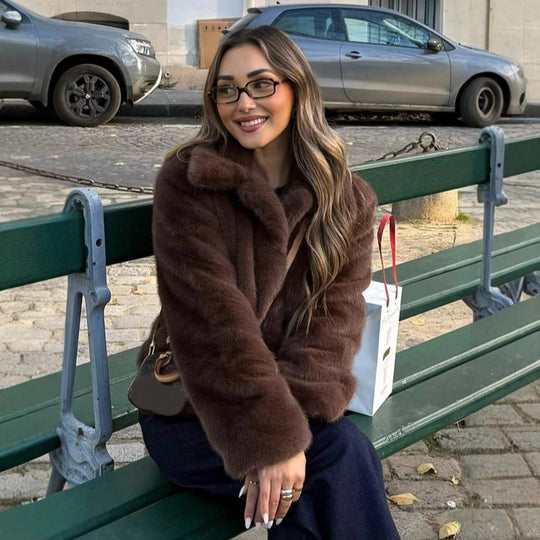 Damen gemütliche und stylische Kurzjacke aus Kunstfell EB