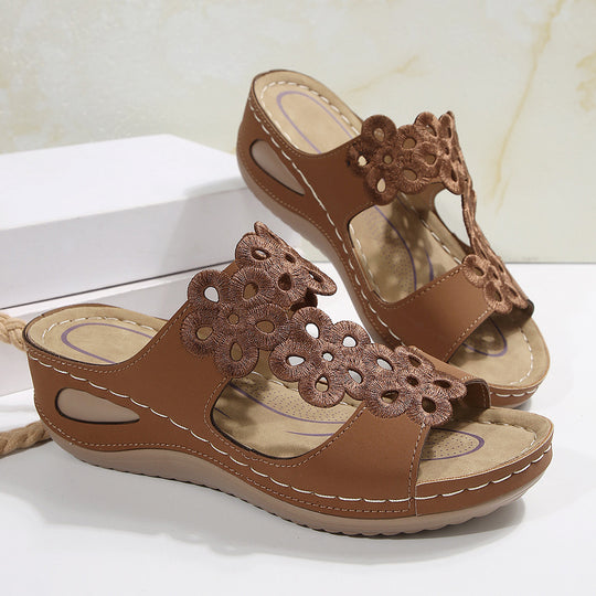 Damen Elegante Plateau-Sandaletten mit floralen Applikationen und atmungsaktiver Sohle EB
