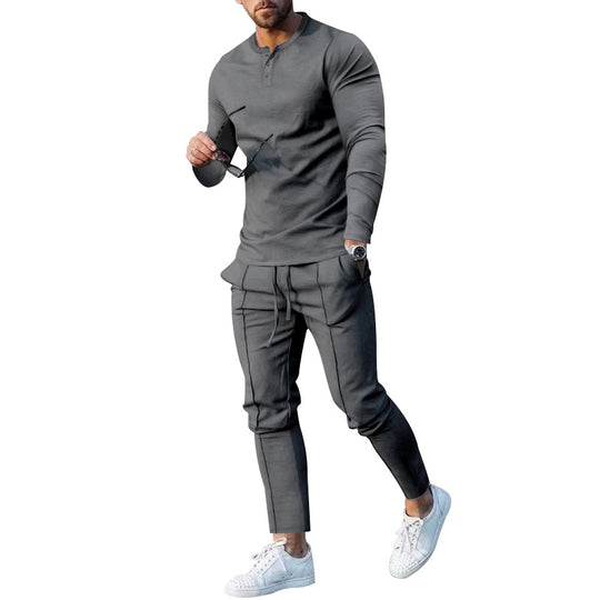 Herren athletisches Freizeit-Ensemble mit langärmligem Henley-Oberteil und bequemen Jogginghosen EB