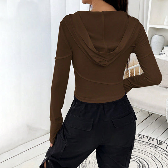 Damen geripptes Cropped-Longsleeve mit Kapuzenkragen, asymmetrischen Nähten und Trompetenärmeln Eichborn Berlin