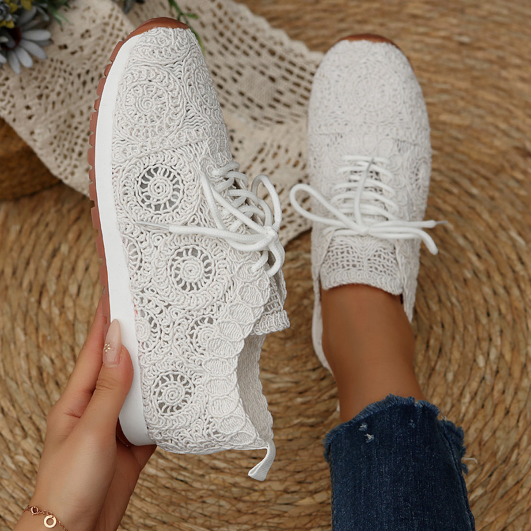 Damen Sneakers mit filigranem Häkeldesign und bequemem Fußbett EB