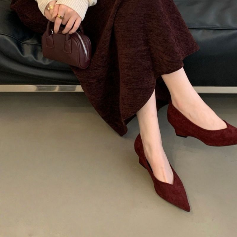 Damen spitze Wedge-Pumps aus samtweichem Velours EB