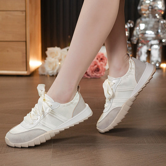 Damen modische Sneakers mit innovativen Satin-Details EB