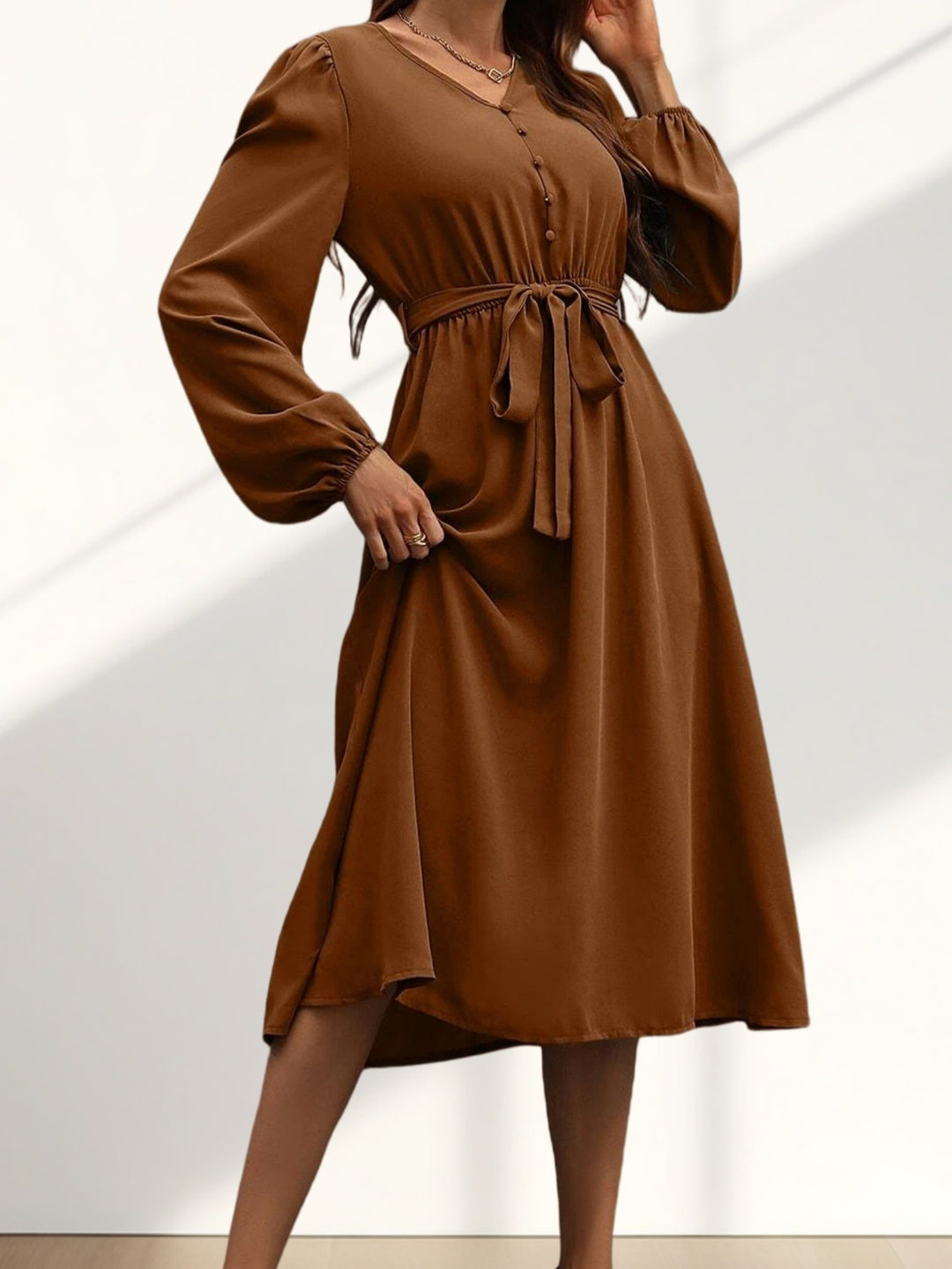 Damen Midikleid mit Taillengürtel und Knopfdetails EB