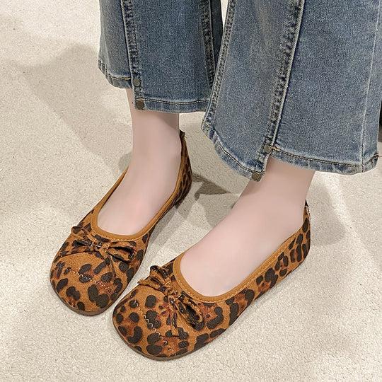 Damen Ballerina-Schuhe mit zierlichem Schleifenakzent und eleganter Oberfläche EB