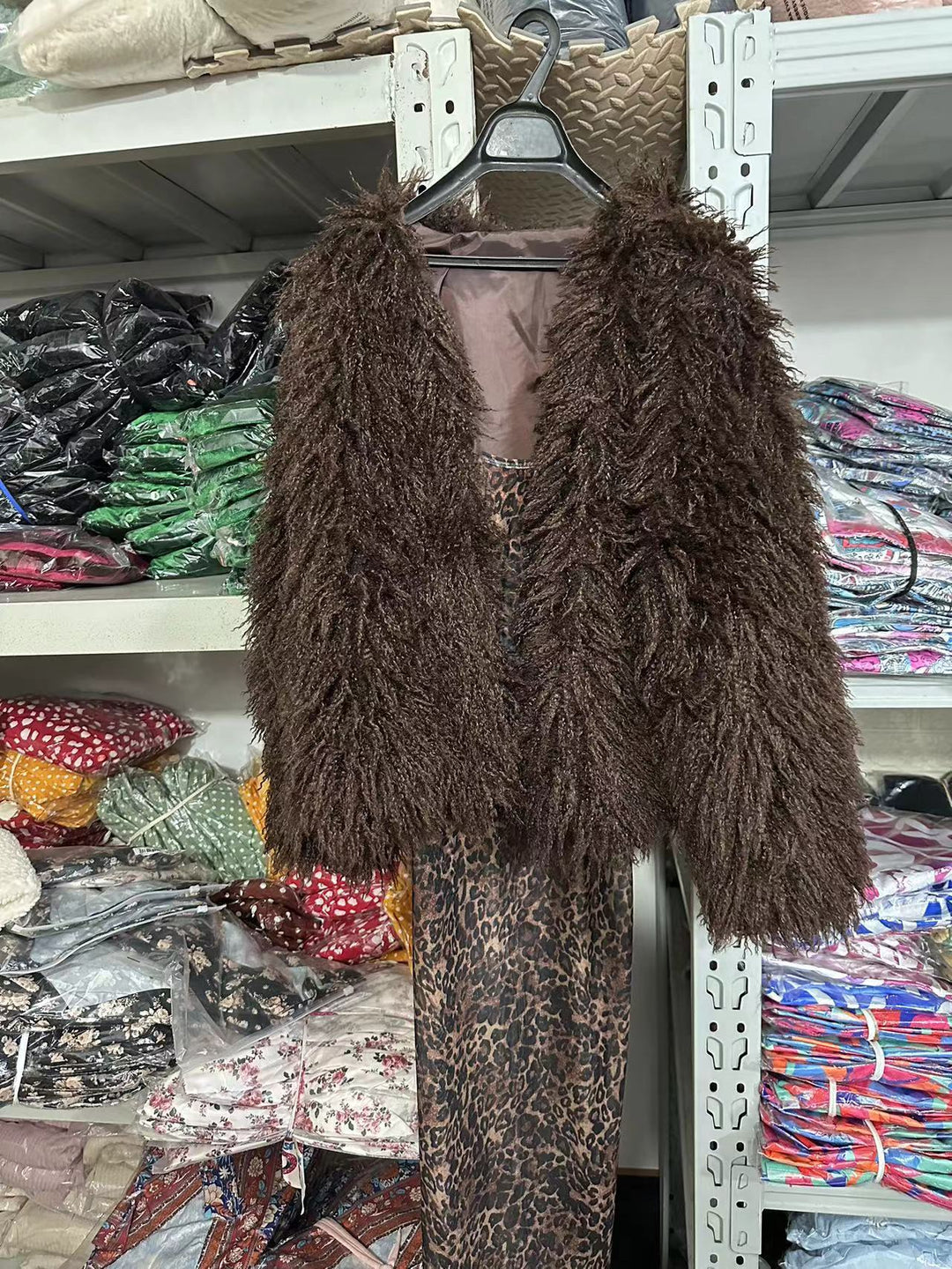 Damen Luxuriöse Kunstfell-Weste mit modischem Schnitt und voluminösem Design EB