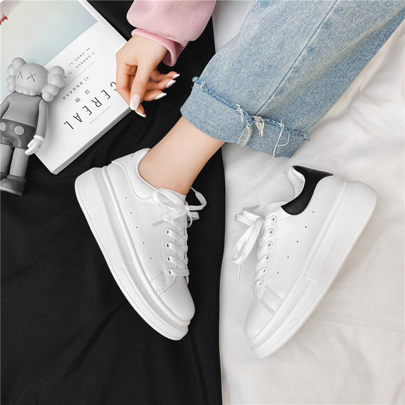 Damen Modische Plattform-Sneakers mit hochgezogener Sohle EB