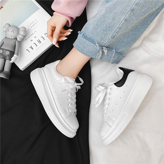 Damen Modische Plattform-Sneakers mit hochgezogener Sohle EB