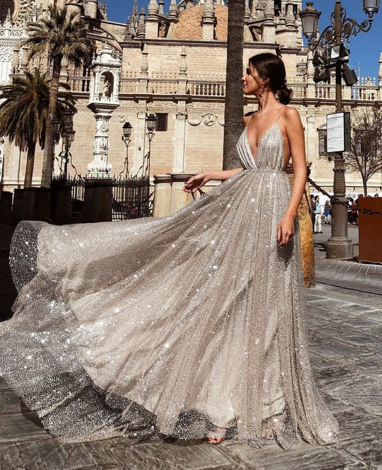 Damen Glamouröses Abendkleid mit tiefem V-Ausschnitt und strahlenden Pailletten EB