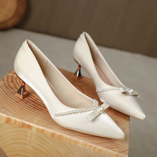 Damen elegante Pumps mit Perlenapplikation und raffinierter Schleife EB