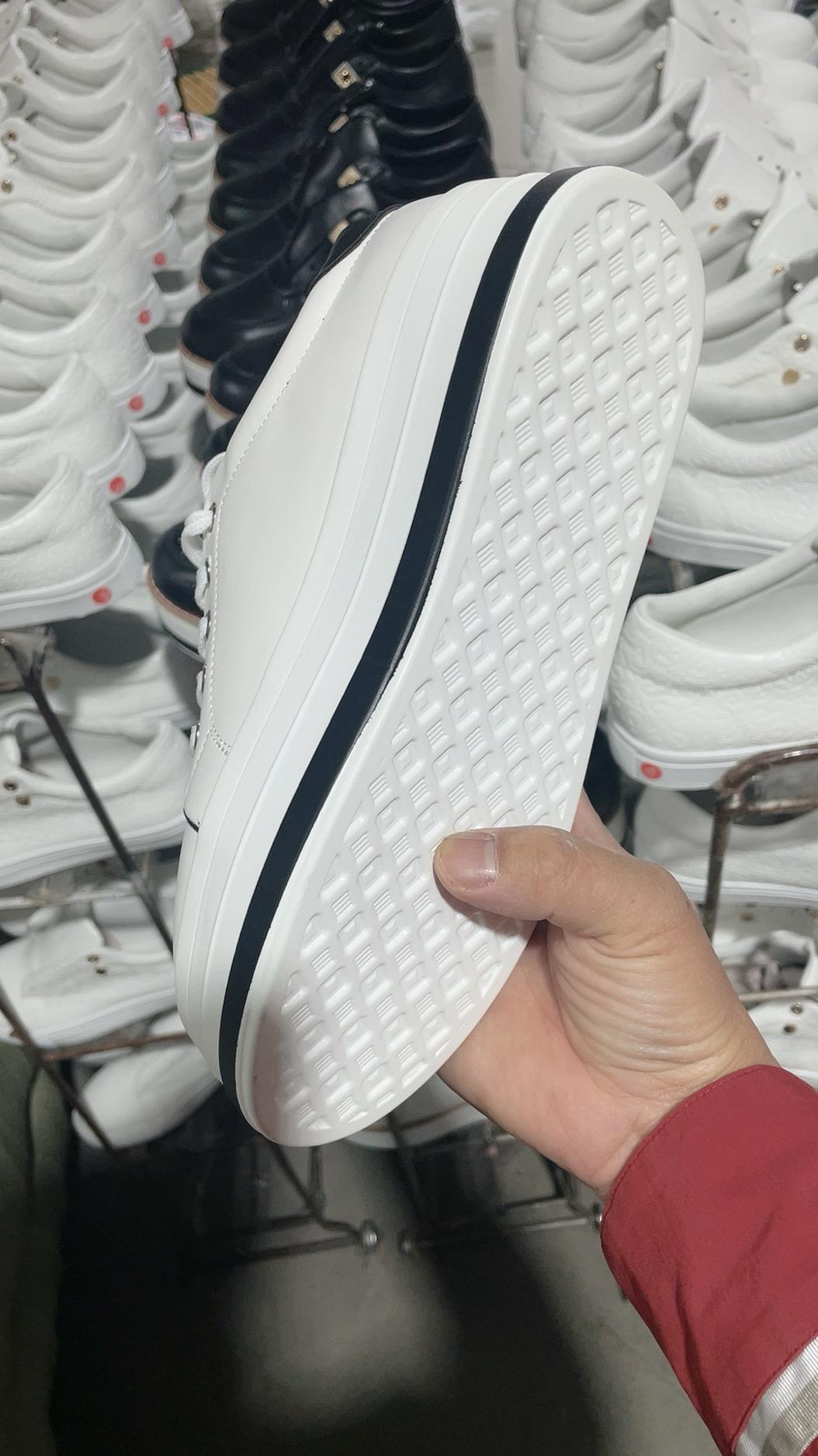 Damen Komfortable Sneakers mit floralem Design und dämpfendem Fußbett EB