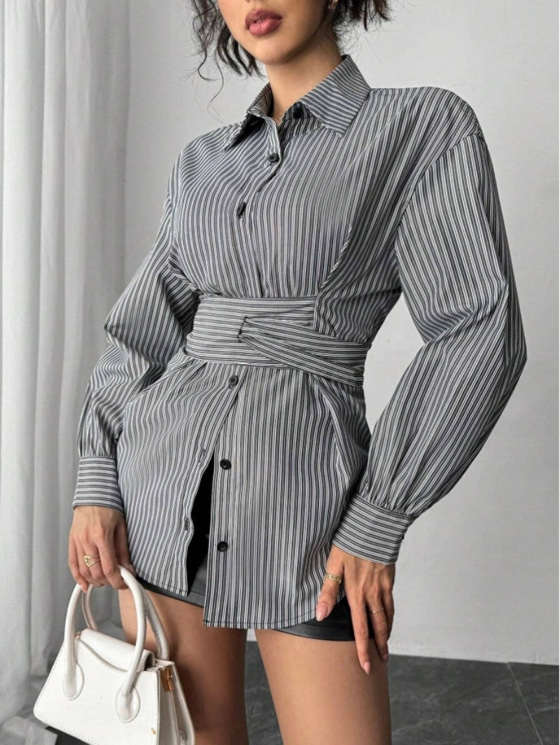 Damen Modische Hemdbluse mit taillierendem Gürtel und komfortablem Schnitt EB