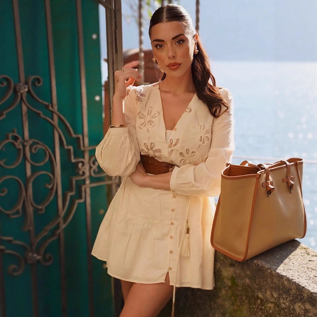Damen verspieltes Maxikleid mit floralem Stickmuster und Taillenkordelzug EB