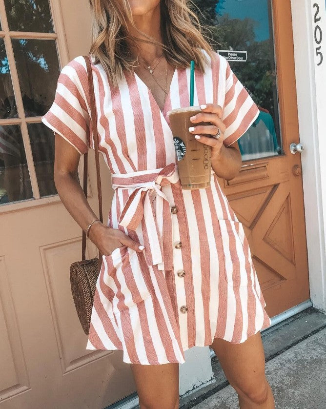 Damen Wickelkleid im modernen Streifenlook mit praktischer Knopfleiste und Taillengürtel EB
