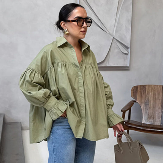 Damen nan oversized Tunika-Bluse mit verdeckter Knopfleiste, geraffter Passe und Volantmanschette EB