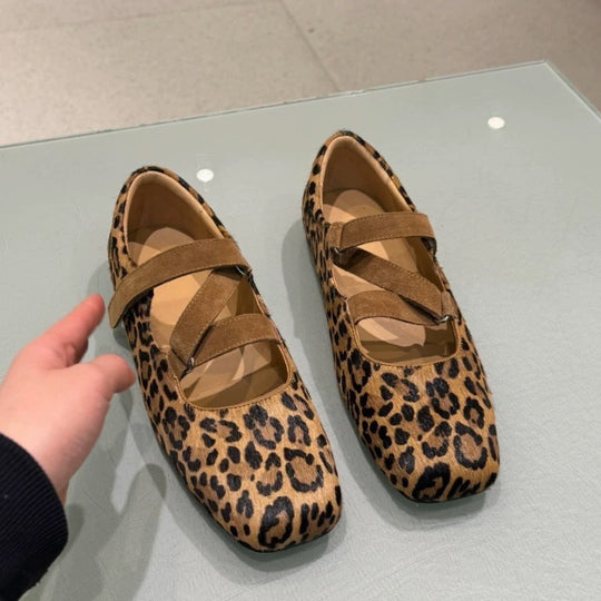 Damen Ballerinas im Leo-Design mit elegantem Riemchen EB