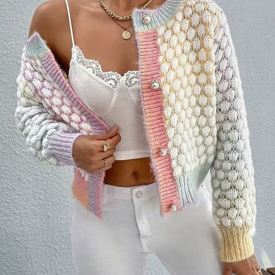 Damen Strickjacke mit verspielt gemustertem Stoff und eleganten Knopfdetails EB