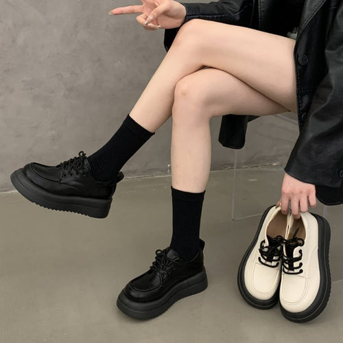 Damen modische Sneaker im urbanen Stil mit robustem Sohlenprofil und eleganten Details EB