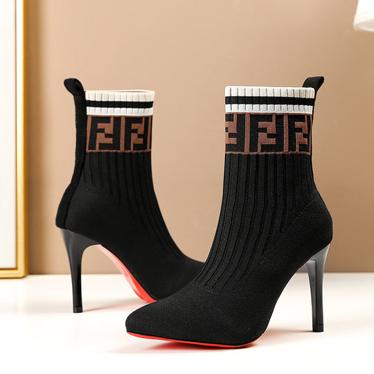 Damen Strumpfstiefel mit elegantem Absatz und markantem Logo-Design EB