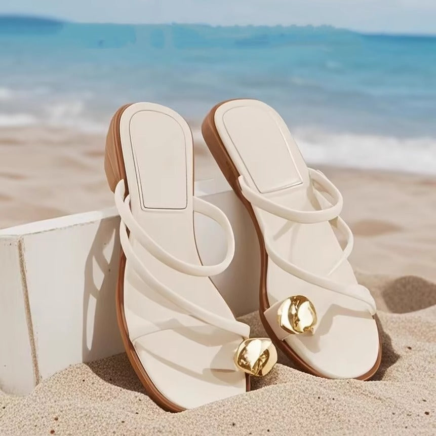 Damen Elegante Zehensteg-Sandalen mit geschmeidigem Riemendesign und luxuriösem Akzent EB