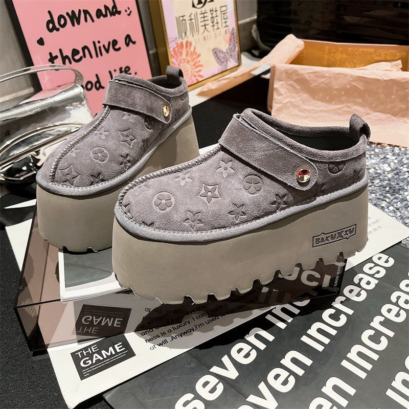 Damen Plattform Clogs mit dekorativem Reliefdesign und verstellbarem Riemen EB