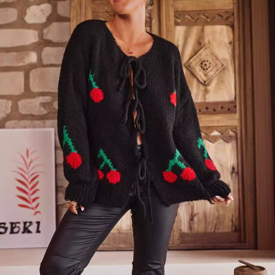 Damen Strickjacke mit verspieltem Kirschmotiv und einzigartiger Bindefront EB