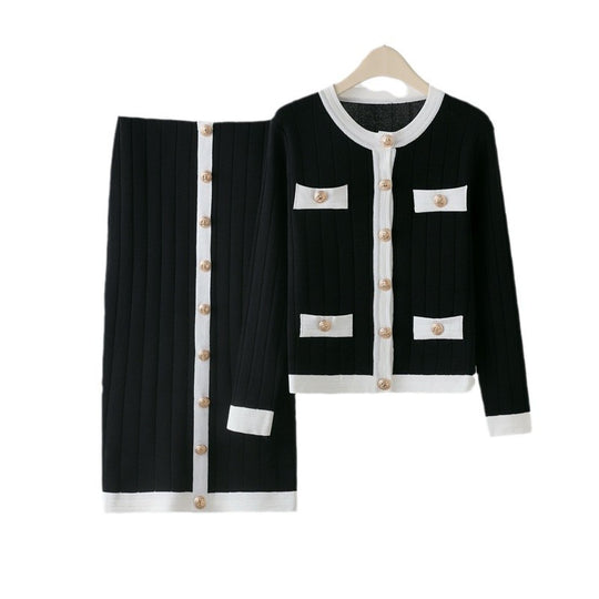 Damen stylisches Strickensemble mit dekorativen Knöpfen und Taschen EB