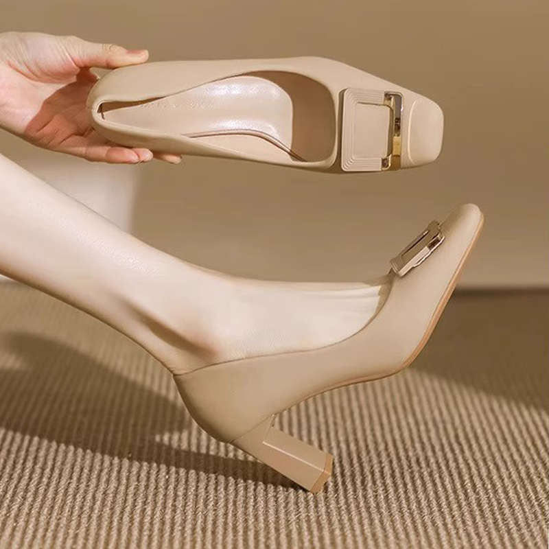 Damen Elegante und komfortable Pumps mit modischer Schnallenverzierung EB