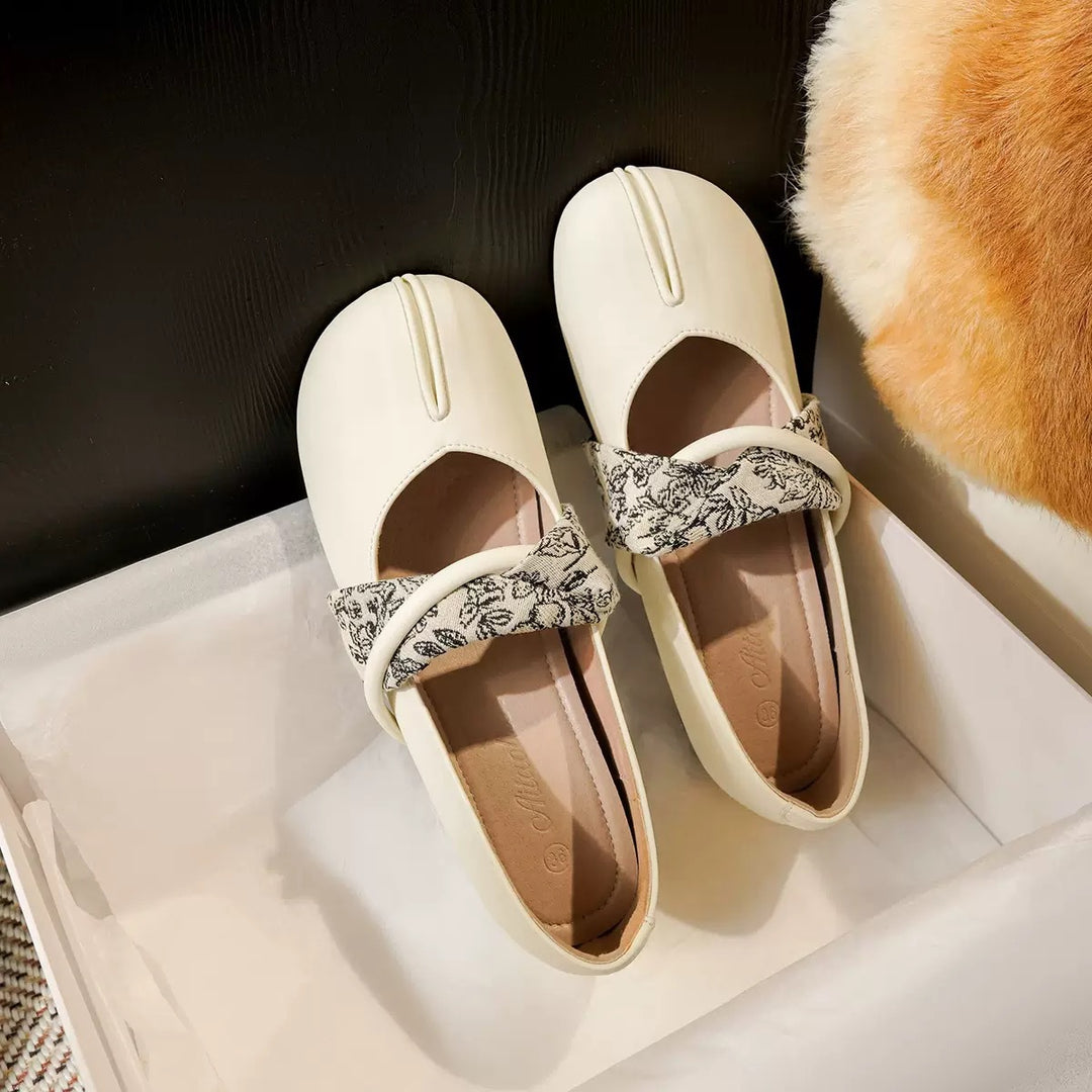 Damen Ballerinas mit dekorativem Riemchen und elegantem Glanz EB