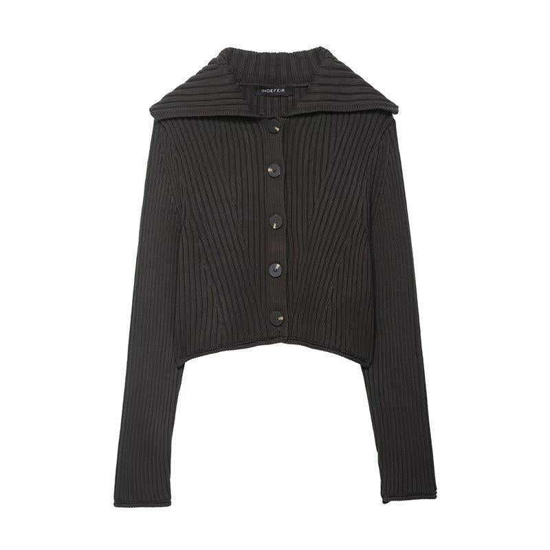 Damen Strickjacke mit breitem Kragen und modischen Knopfdetails EB