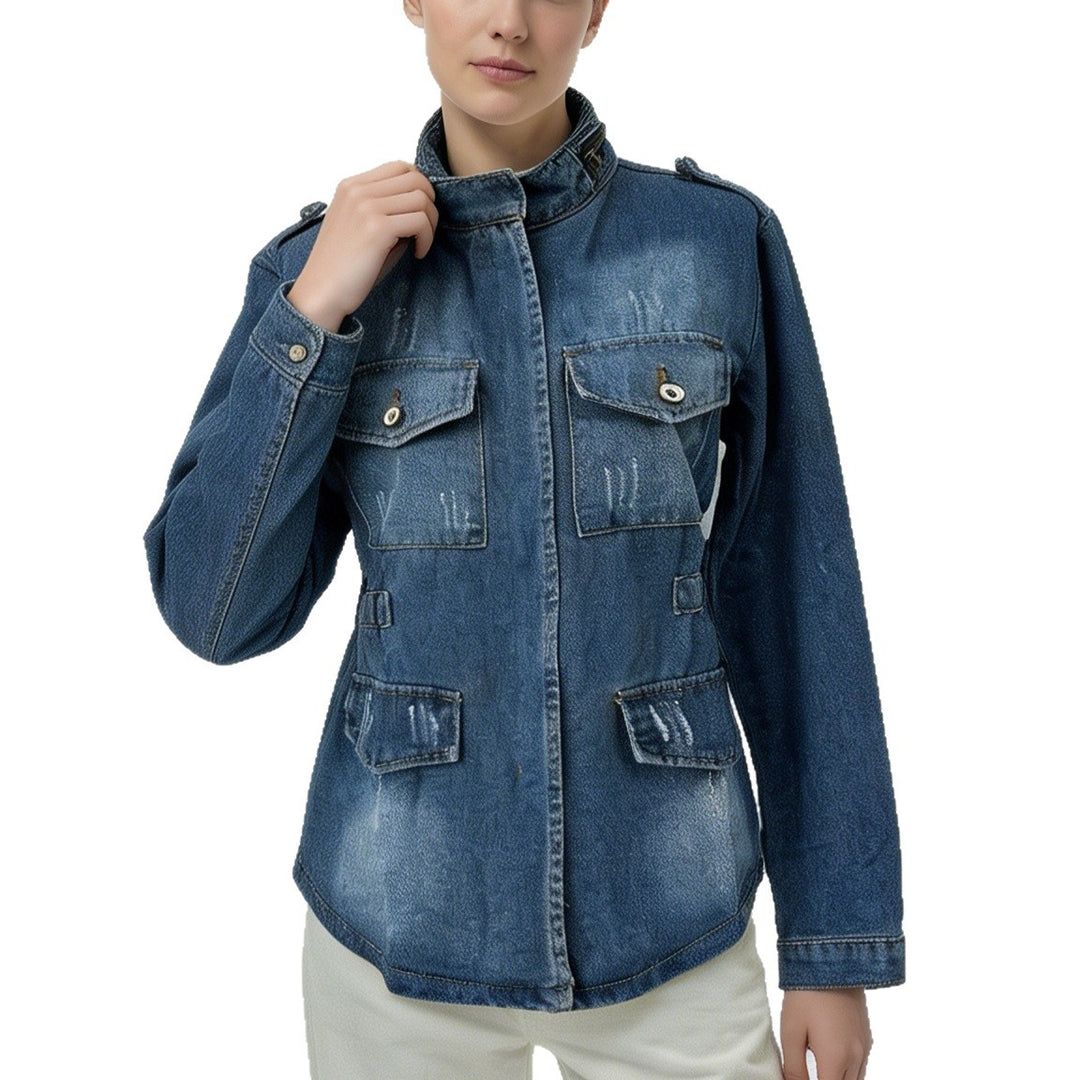 Damen nan taillierte Military-Denimjacke mit Stehkragen, aufgesetzten Pattentaschen und dezenten Used-Details EB