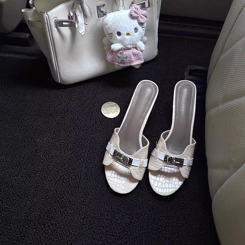 Damen Elegante Absatzsandalen mit modischem Riemendesign und glamourösem Akzent EB