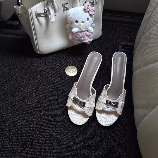 Damen Elegante Absatzsandalen mit modischem Riemendesign und glamourösem Akzent EB