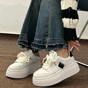 Damen Plateau-Sneaker mit modernem Design und trendiger Sohlentechnologie EB
