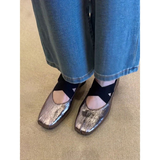 Damen Ballerina-Schuhe mit modischem Kreuzriemen und glänzender Oberfläche EB