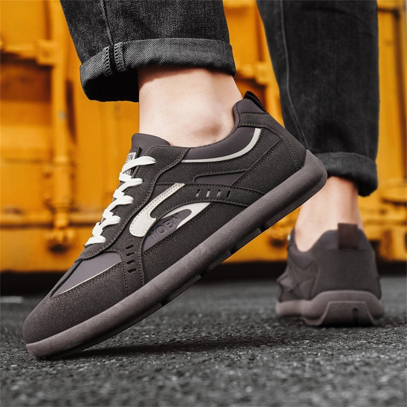 Herren urbaner Retro-Sneaker mit Veloursoptik, gedämpfter Zwischensohle und verstärkter Zehenkappe EB