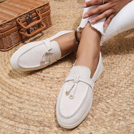 Damen Slipper-Loafer aus Velourslederoptik mit dekorativem Knotenriemen und leicht profilierter Gummisohle EB
